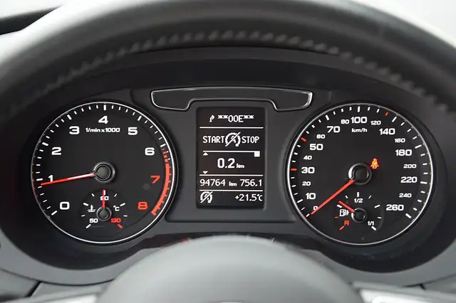Audi Q3 view 8