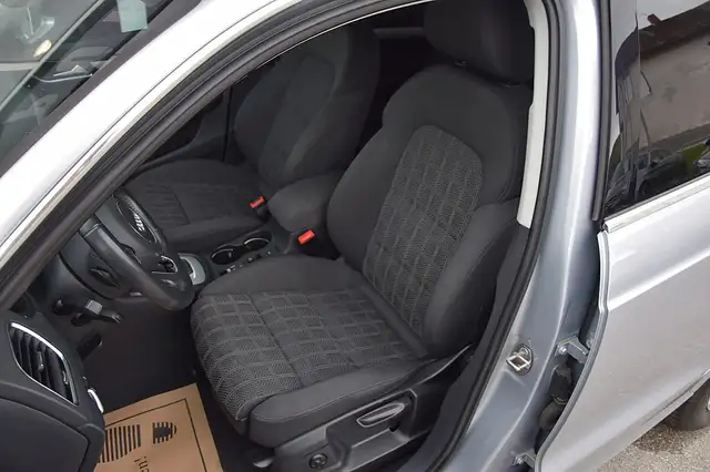 Audi Q3 view 6