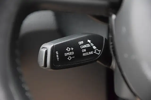 Audi Q3 view 11