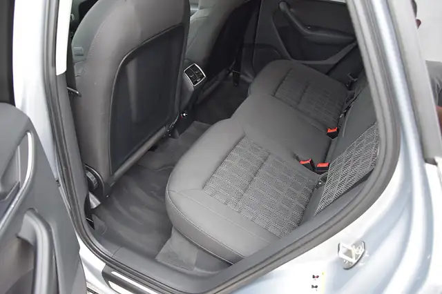 Audi Q3 view 14