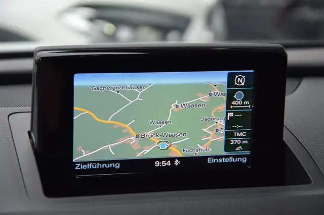 Audi Q3 view 13