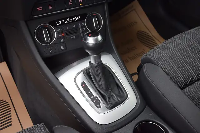 Audi Q3 view 10
