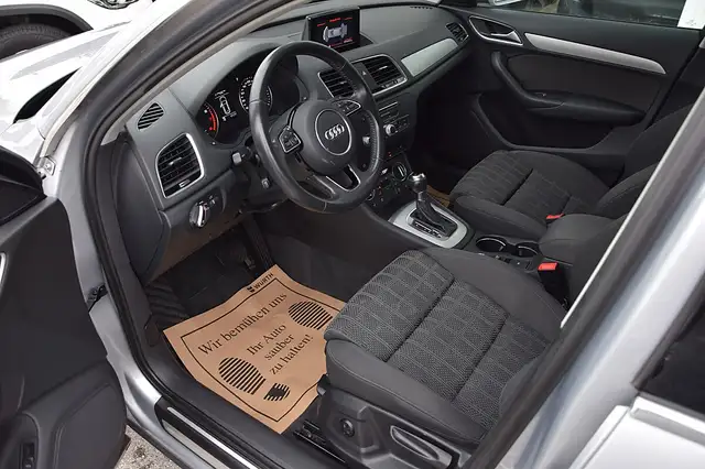 Audi Q3 view 4
