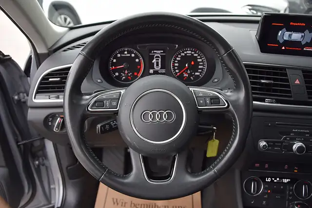 Audi Q3 view 7