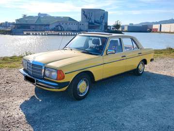 Mercedes-Benz 200 W123 Automatik | 12/1980 | 133.810 km | Schiebedach