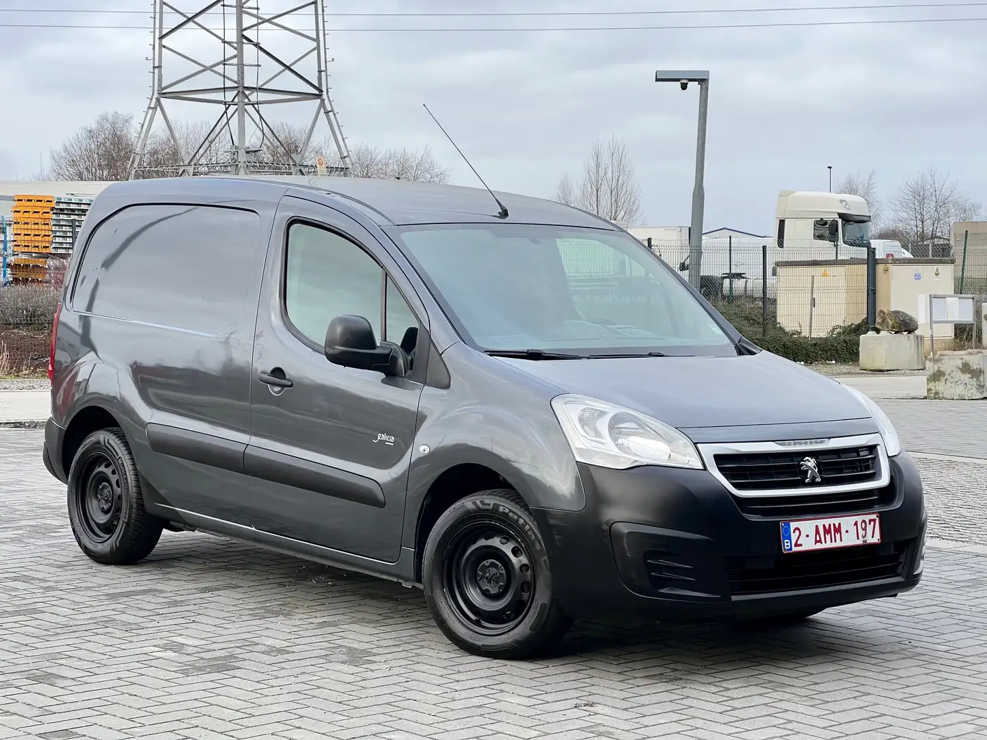 Peugeot Partner 1.6 BlueHDi Automatique Euro 6b Grijs - 2