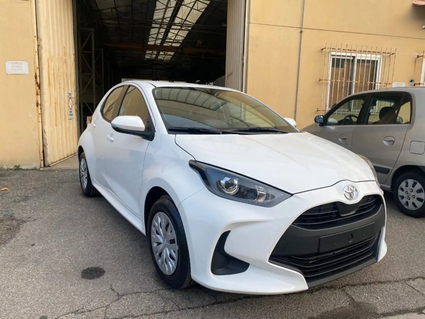 Toyota Yaris 1.0 72CV 5 porte Active *PREZZO PROMO* Білий - 2