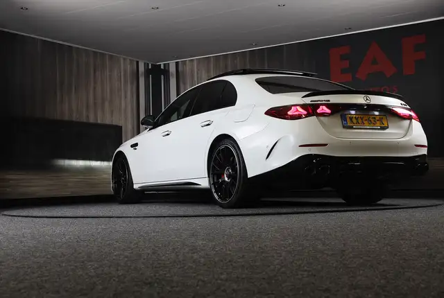 Mercedes-Benz E-Class view 3
