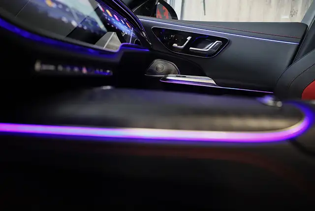 Mercedes-Benz E-Class view 24