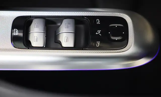 Mercedes-Benz E-Class view 22