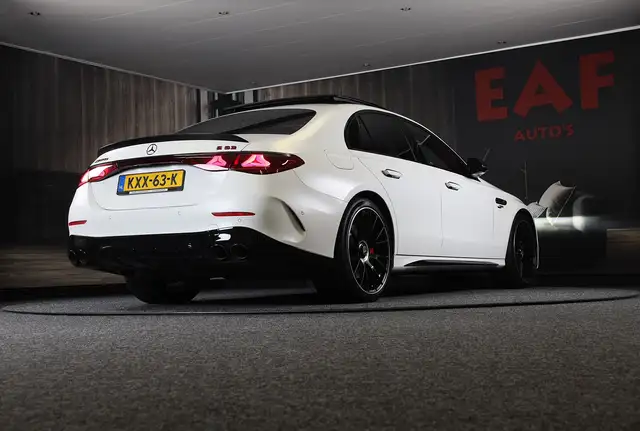 Mercedes-Benz E-Class view 5