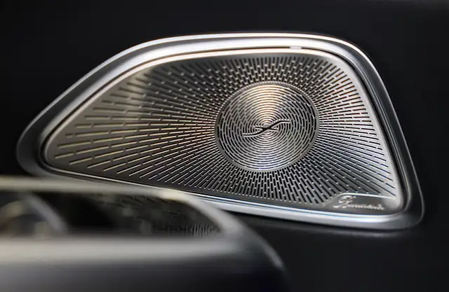 Mercedes-Benz E-Class view 18