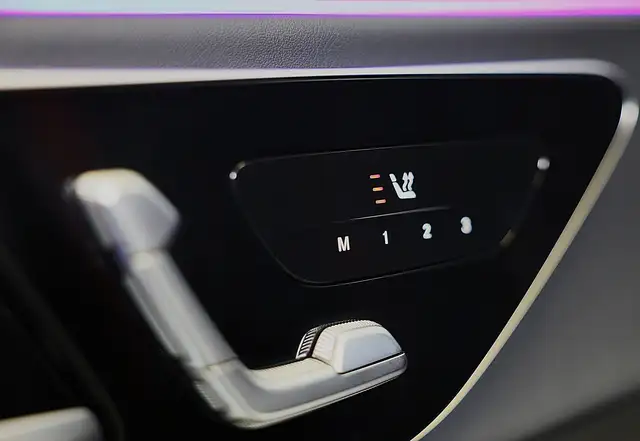 Mercedes-Benz E-Class view 14