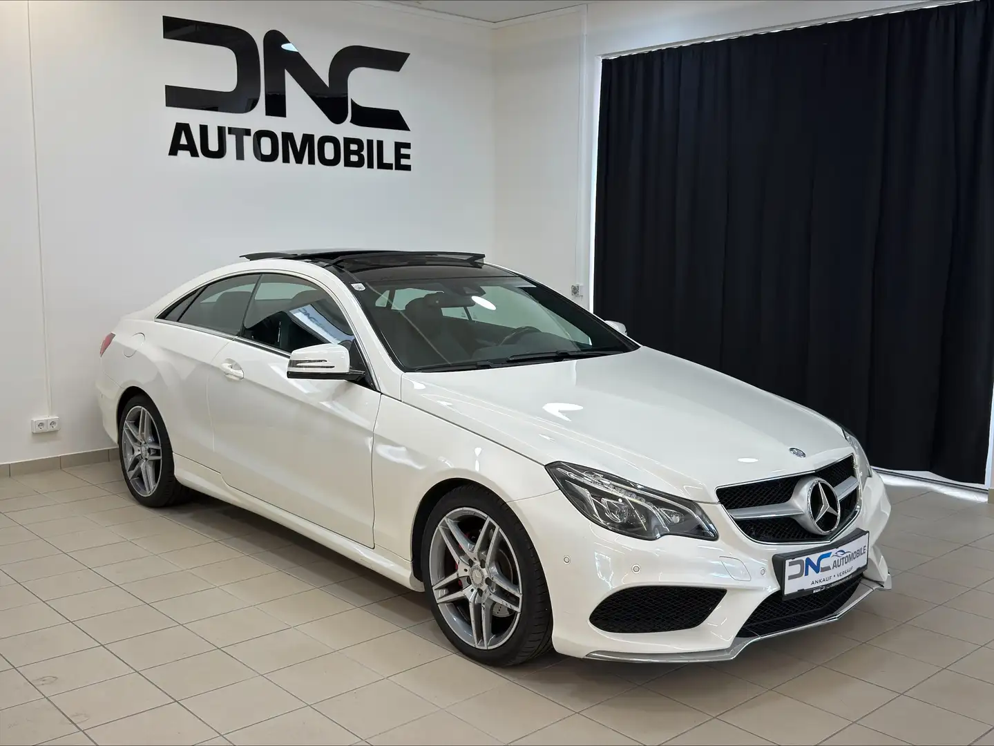 Mercedes-Benz E 220 CDI Aut. AMG Paket*PANO*SPORTSITZE* Weiß - 1