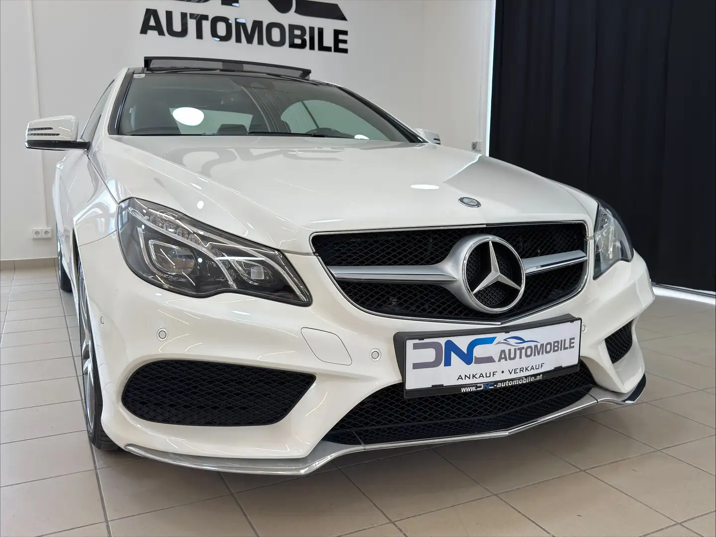 Mercedes-Benz E 220 CDI Aut. AMG Paket*PANO*SPORTSITZE* Weiß - 2
