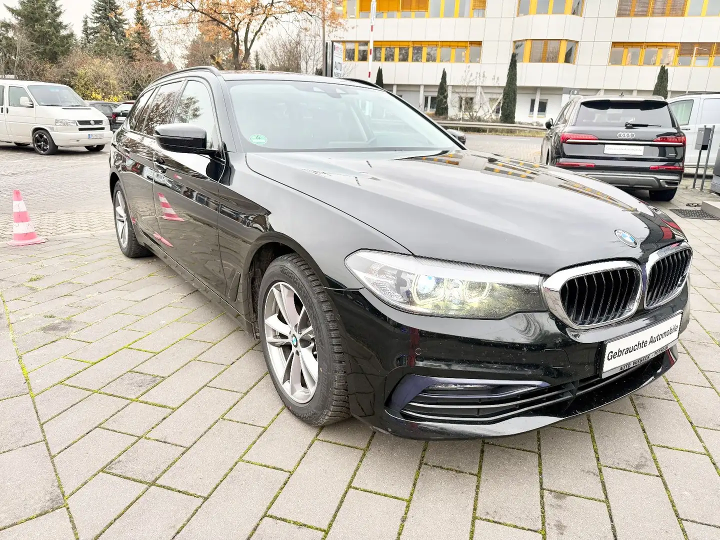 BMW 520 d Sport Line,Automatik,Navi,LED,Leder,PaNo Schwarz - 2
