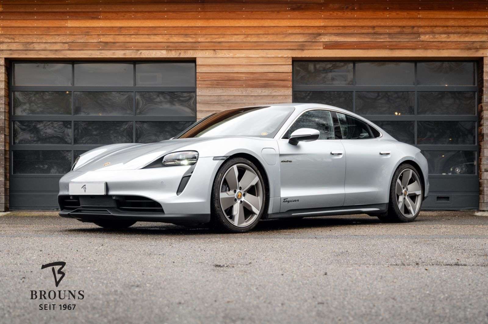 Second hand Porsche Taycan 