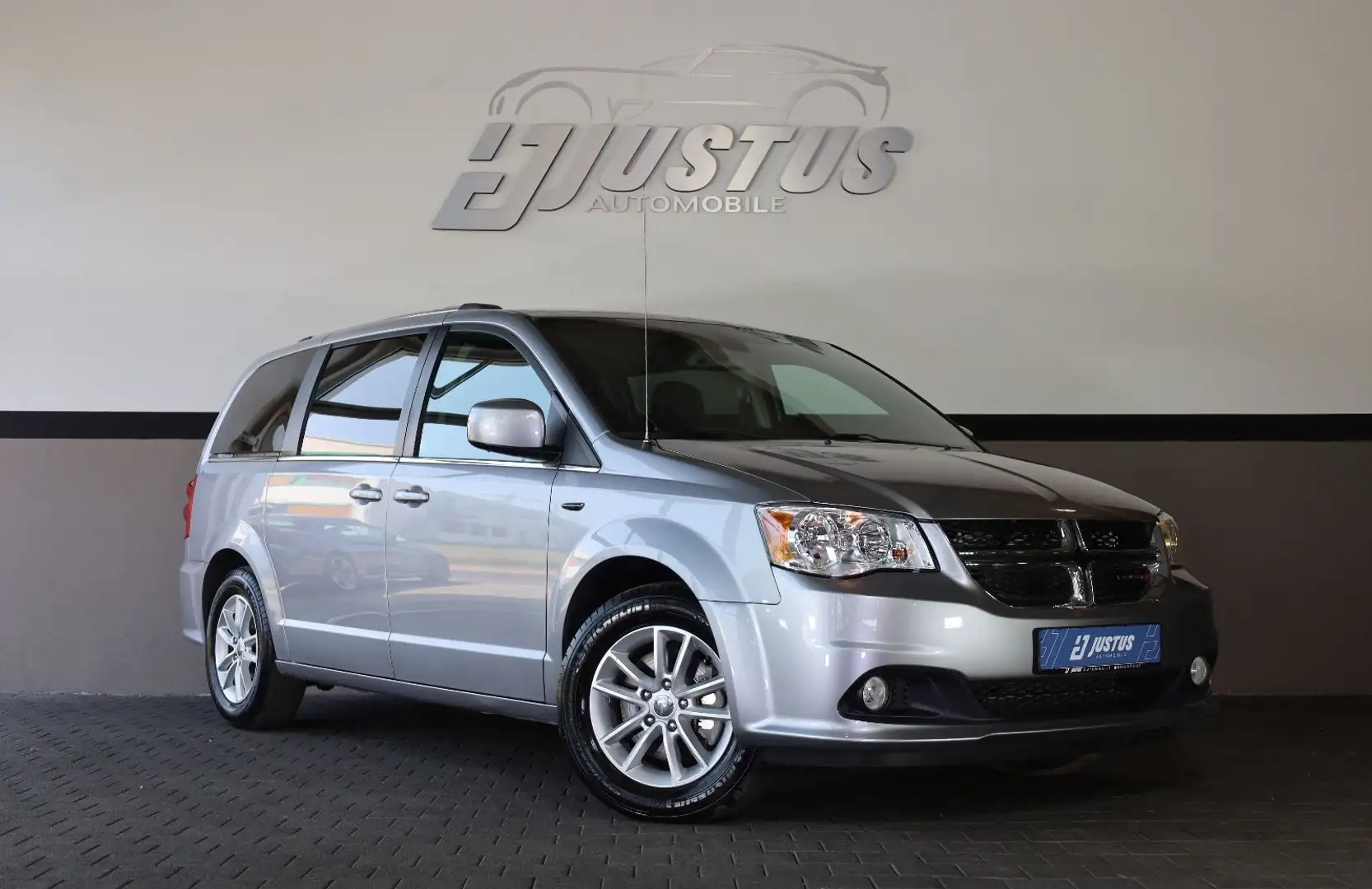 Dodge Grand Caravan 3.6 SXT/7-Sitze/KLIMA/TEMP/RFK/R17 Ezüst - 1