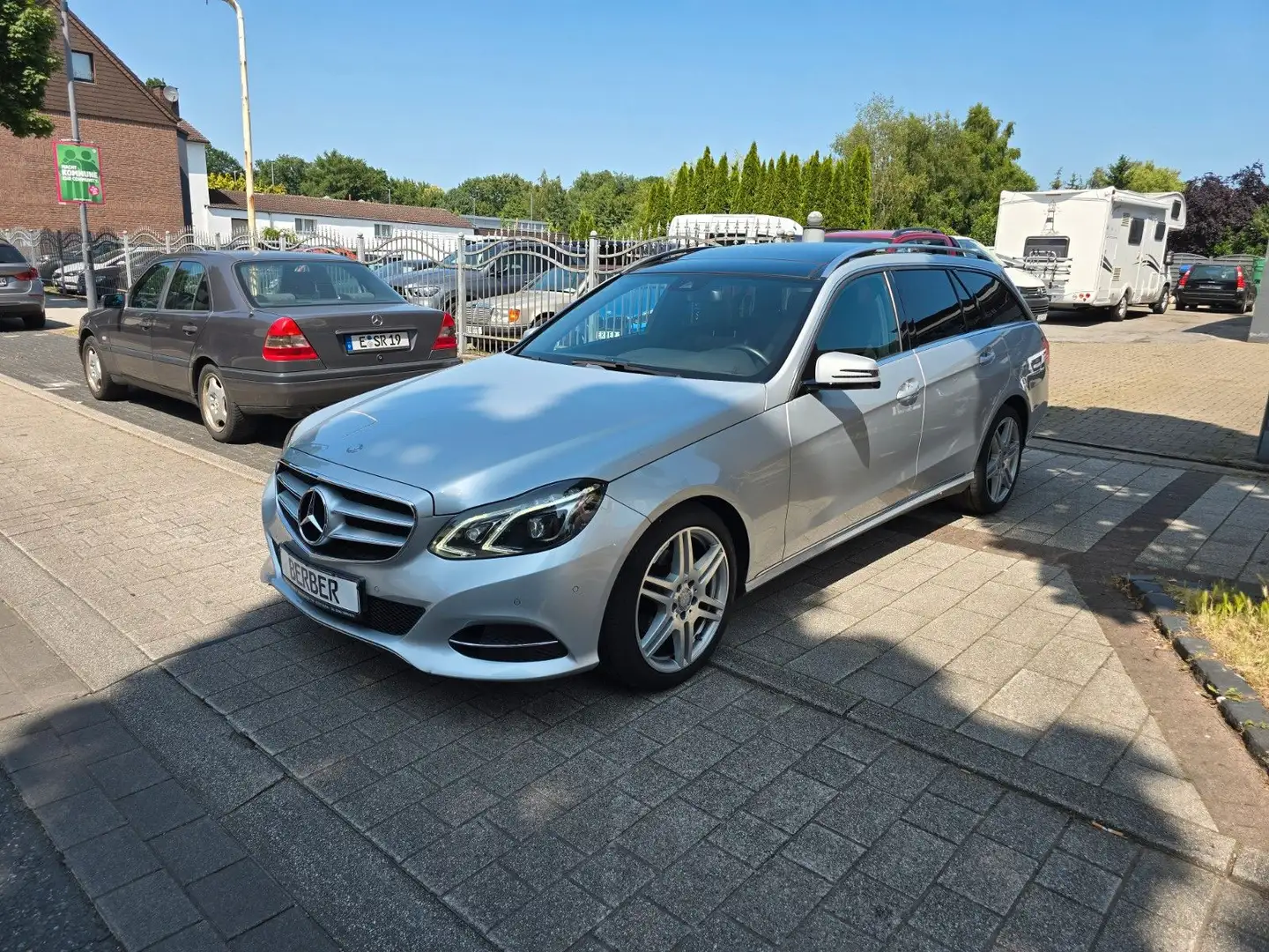 Mercedes-Benz E 200 CGI T Avantgarde*2.HD*PANO*LED*PDC*NAVI* Argent - 1