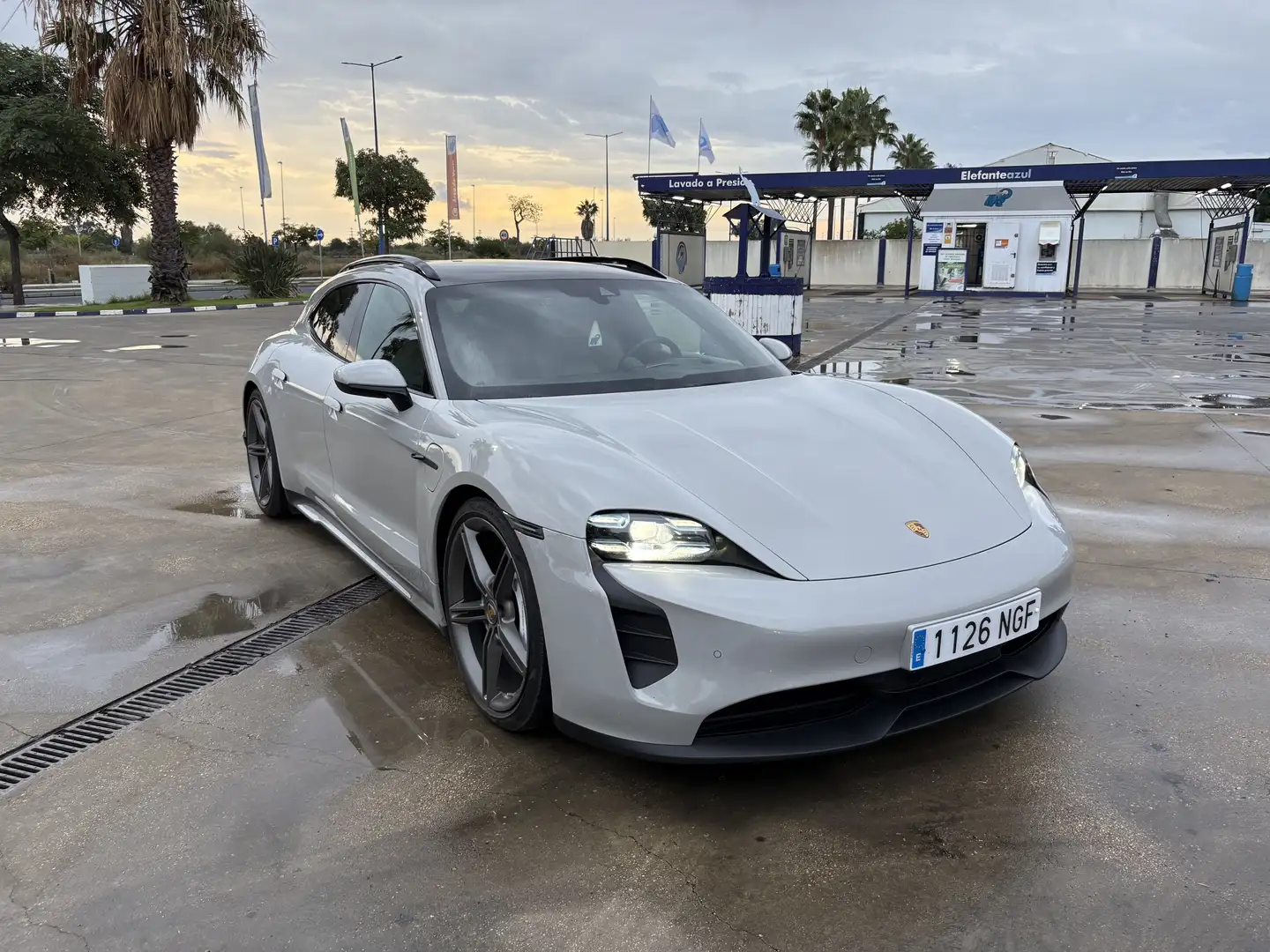 Porsche Taycan 4S Sport Turismo - 1