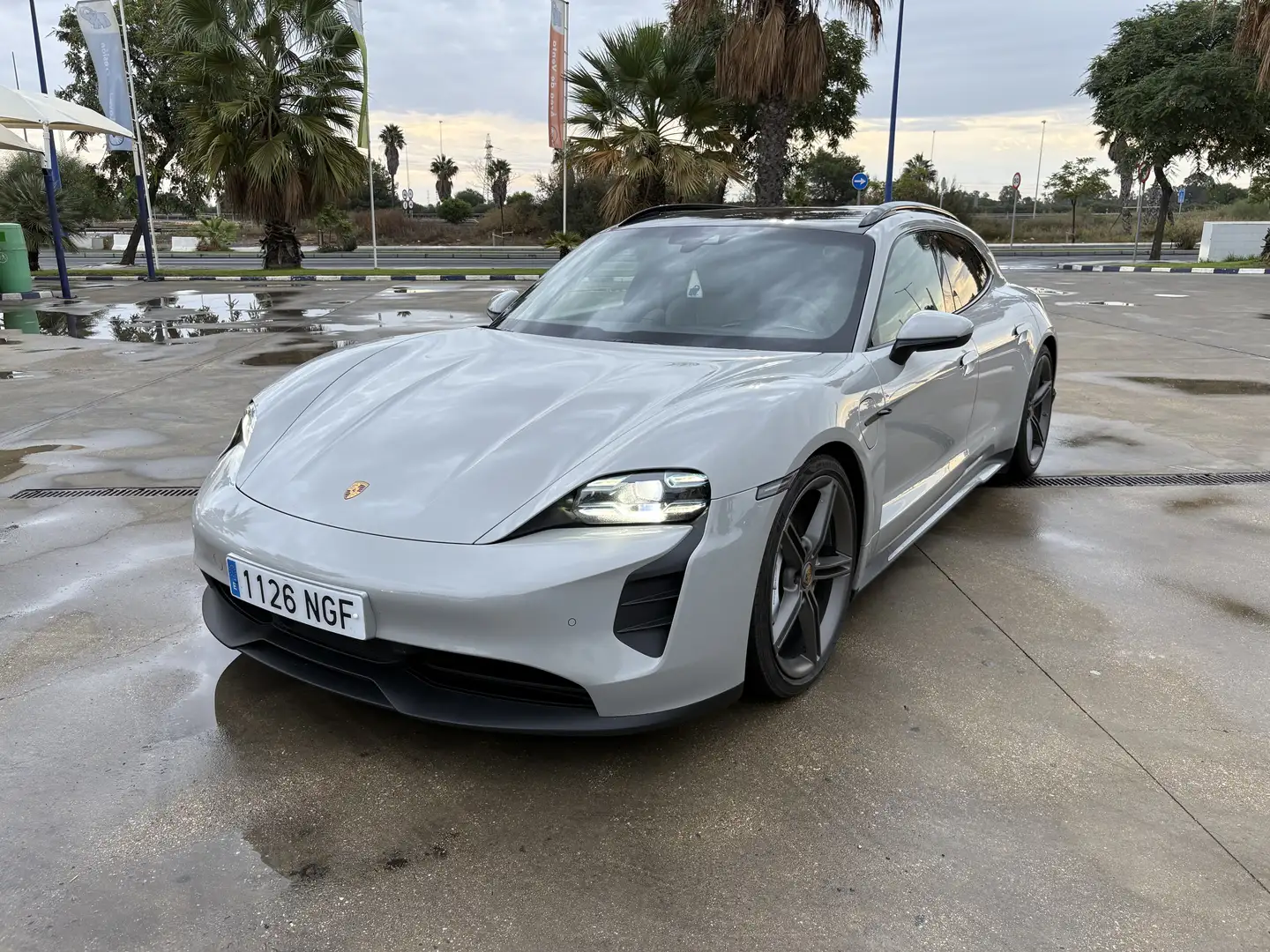 Porsche Taycan 4S Sport Turismo - 2