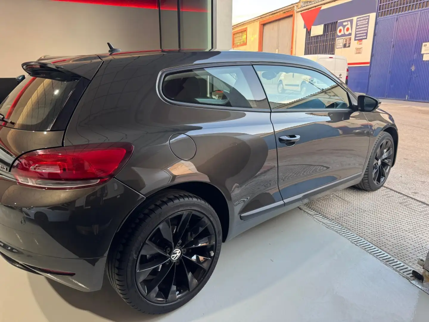 Volkswagen Scirocco 2.0TDI DSG Gris - 2