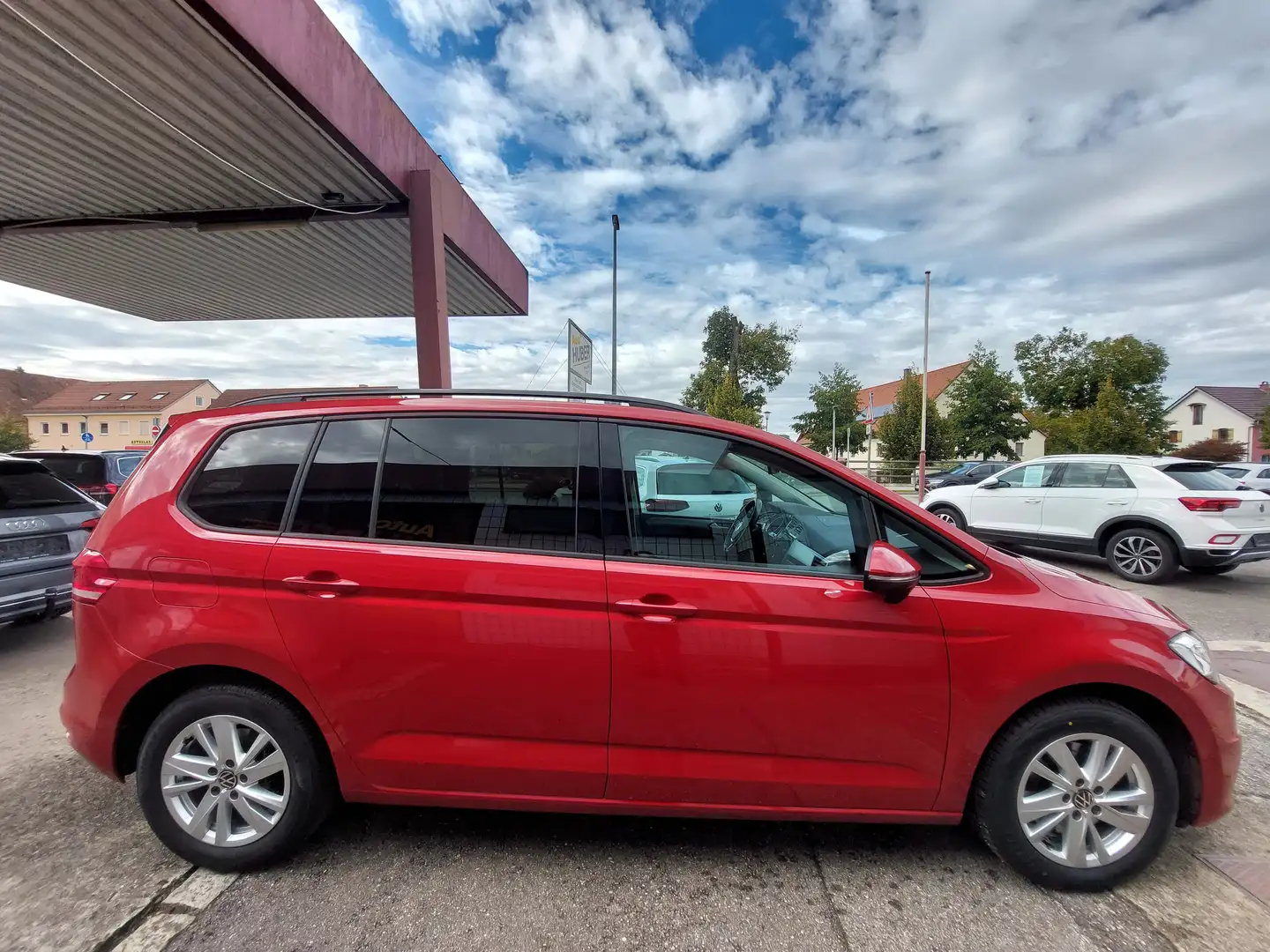 Volkswagen Touran 2,0TDI Comf. DSG/LED/ACC/NAVI Rot - 2