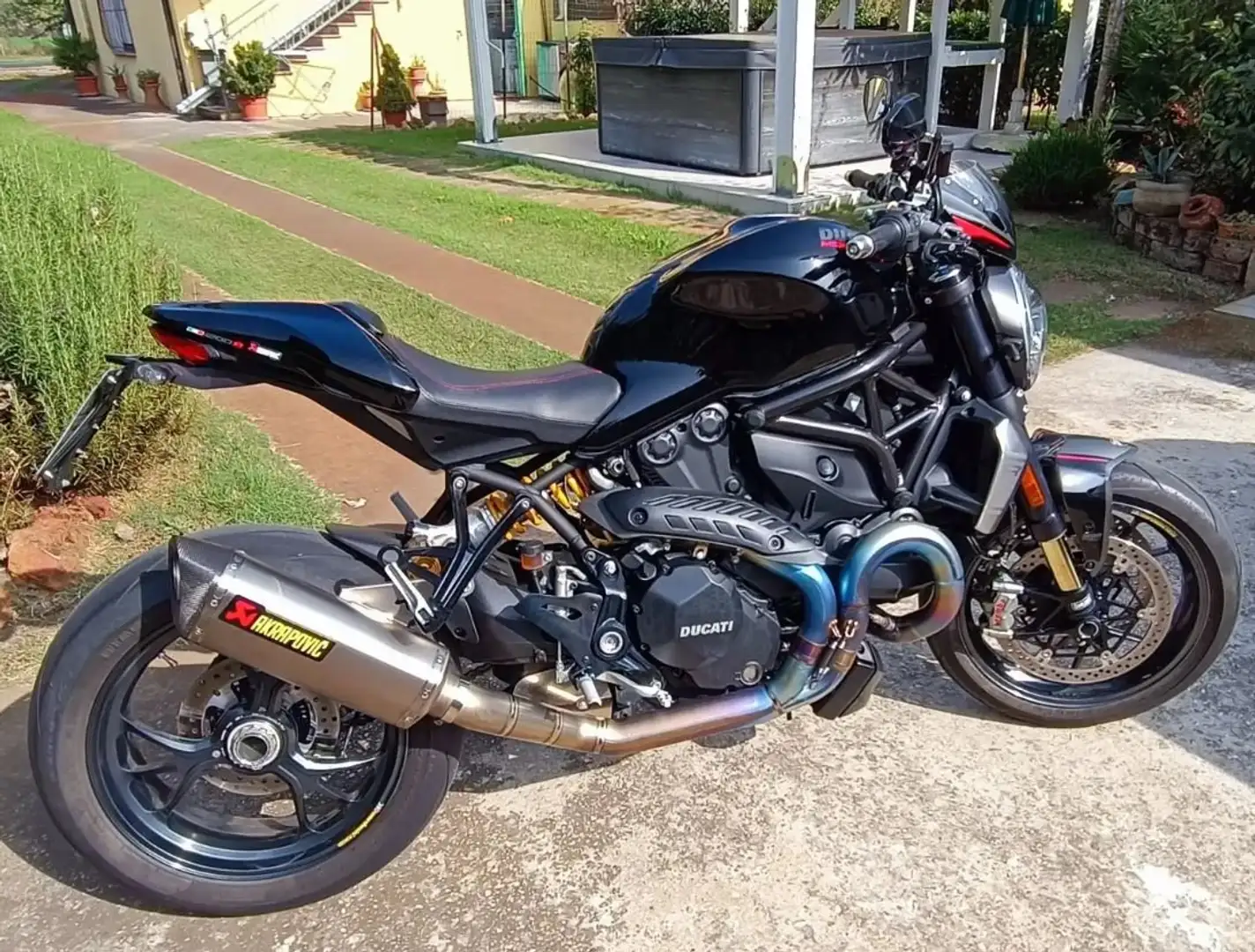 Ducati Monster 1200 Ducati Monster 1200 R Thrilling Black Negru - 1