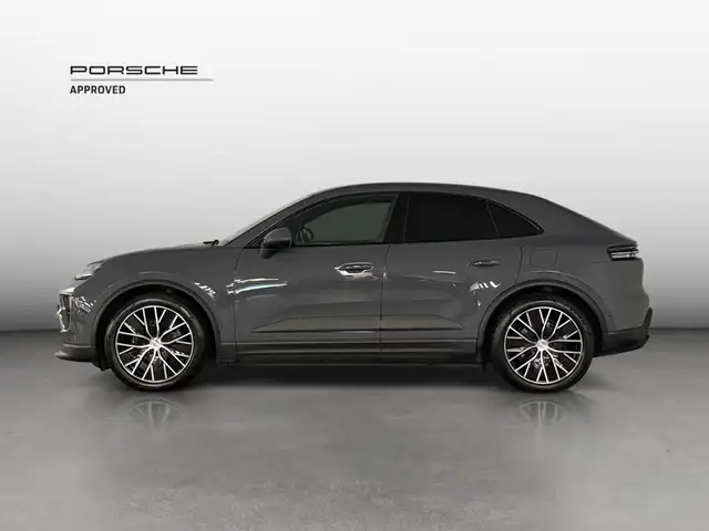 Porsche Macan view 2