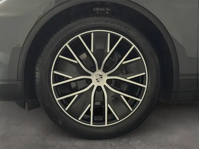 Porsche Macan view 9