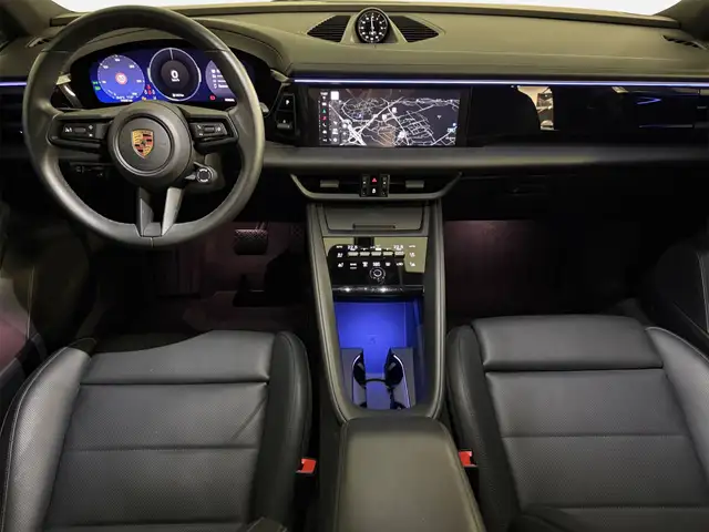 Porsche Macan view 11