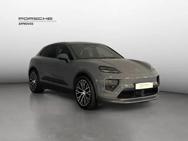 Porsche Macan view 7