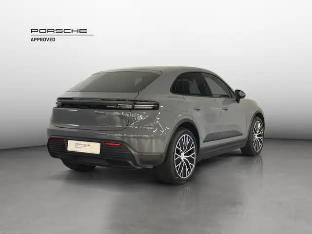 Porsche Macan view 5