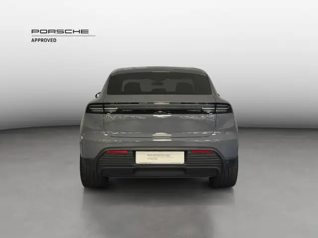 Porsche Macan view 4
