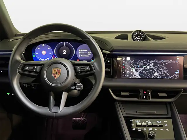 Porsche Macan view 12