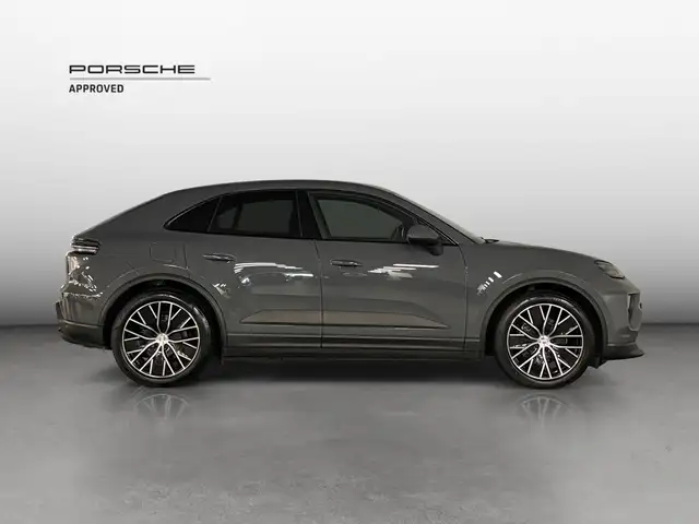 Porsche Macan view 6