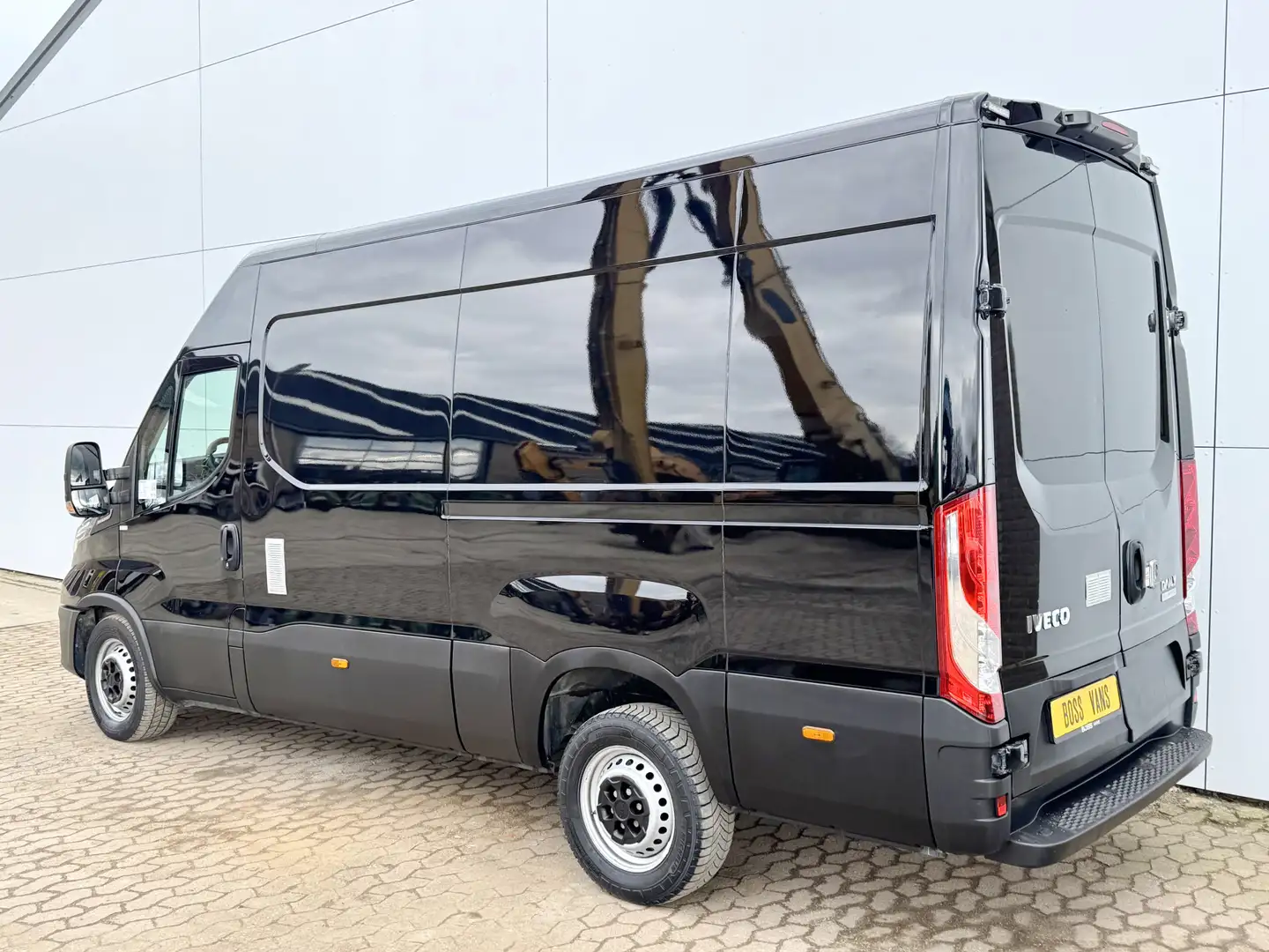 Iveco Daily 35S16 Automaat L2H2 Adaptive Cruise Control Airco Negro - 2