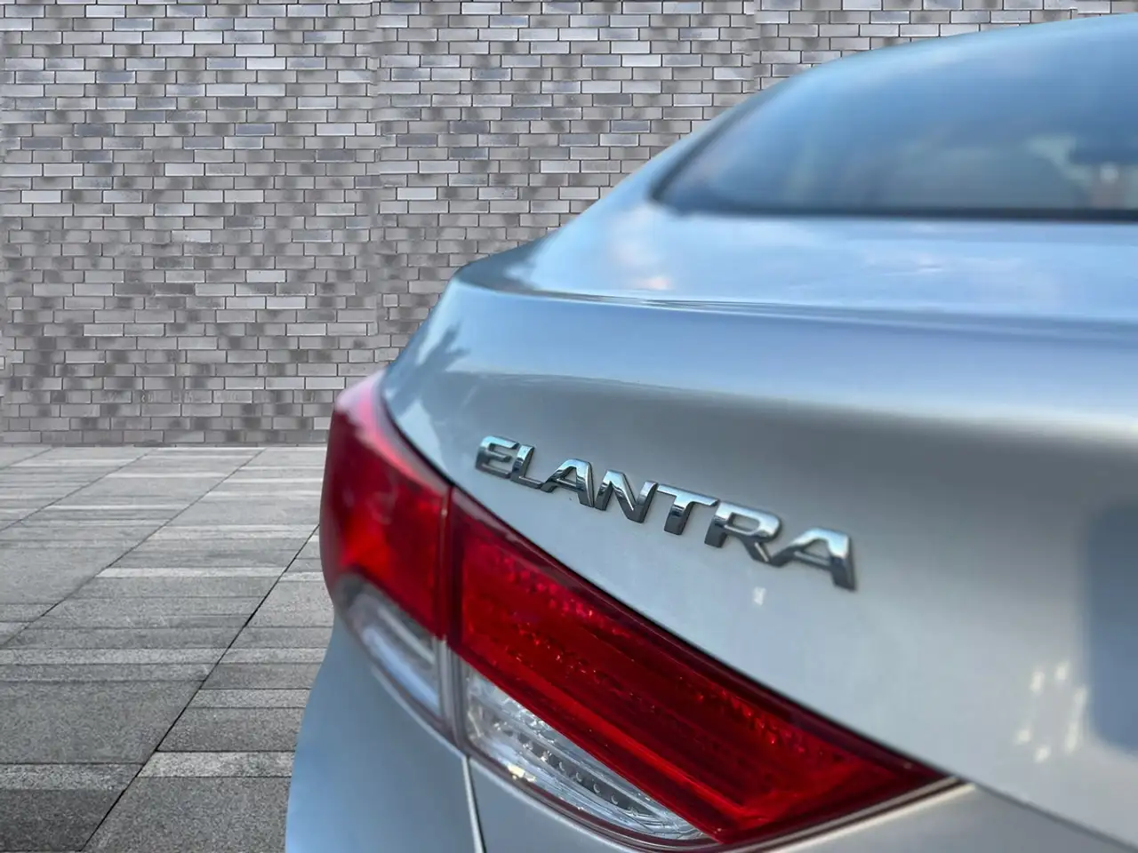 Hyundai ELANTRA photo Hyundai ELANTRA