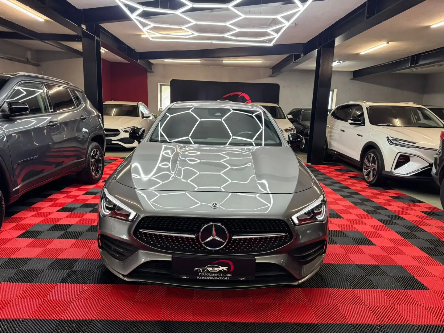 Mercedes-Benz CLA 180 d Aut. AMG LINE Grau - 2