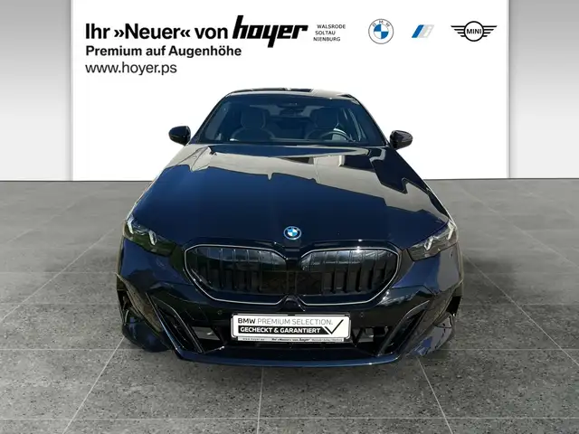 BMW 5 Series view 12