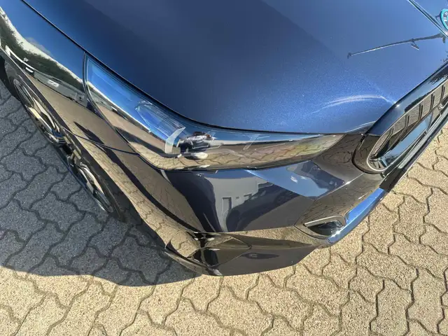 BMW 5 Series view 9