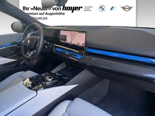 BMW 5 Series view 4
