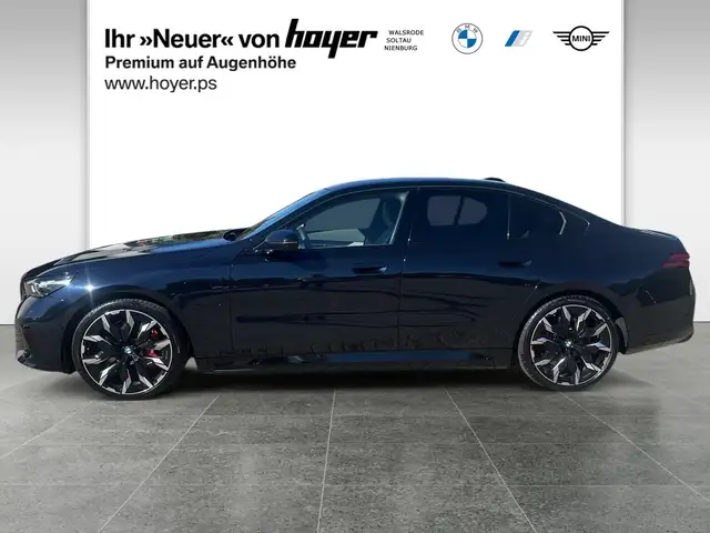 BMW 5 Series view 3