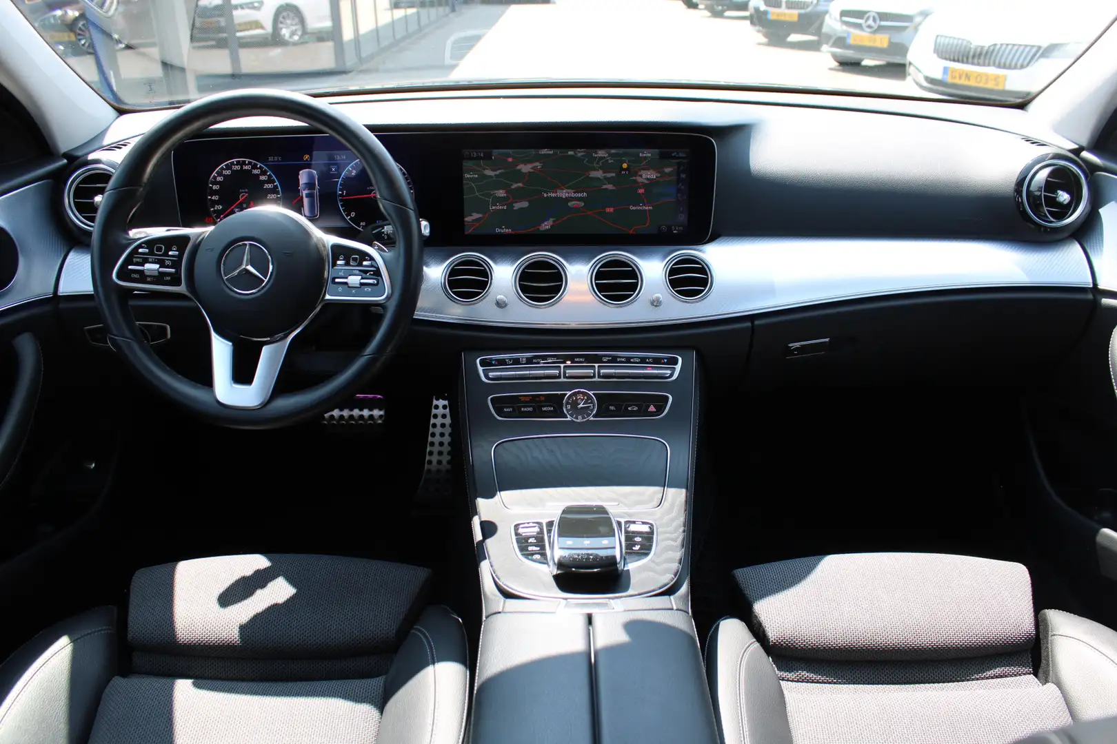 Mercedes-Benz E 220 Estate 220d AUT9 Advantage PANORAMADAK WIDESCREEN Schwarz - 2