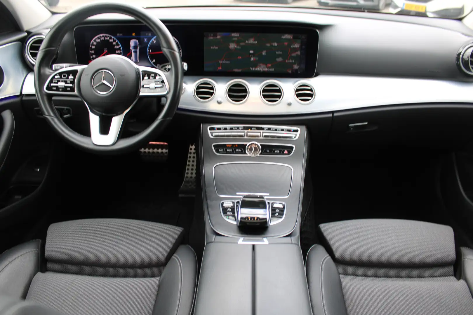 Mercedes-Benz E 220 Estate 220d AUT9 Advantage PANORAMADAK WIDESCREEN Zwart - 2