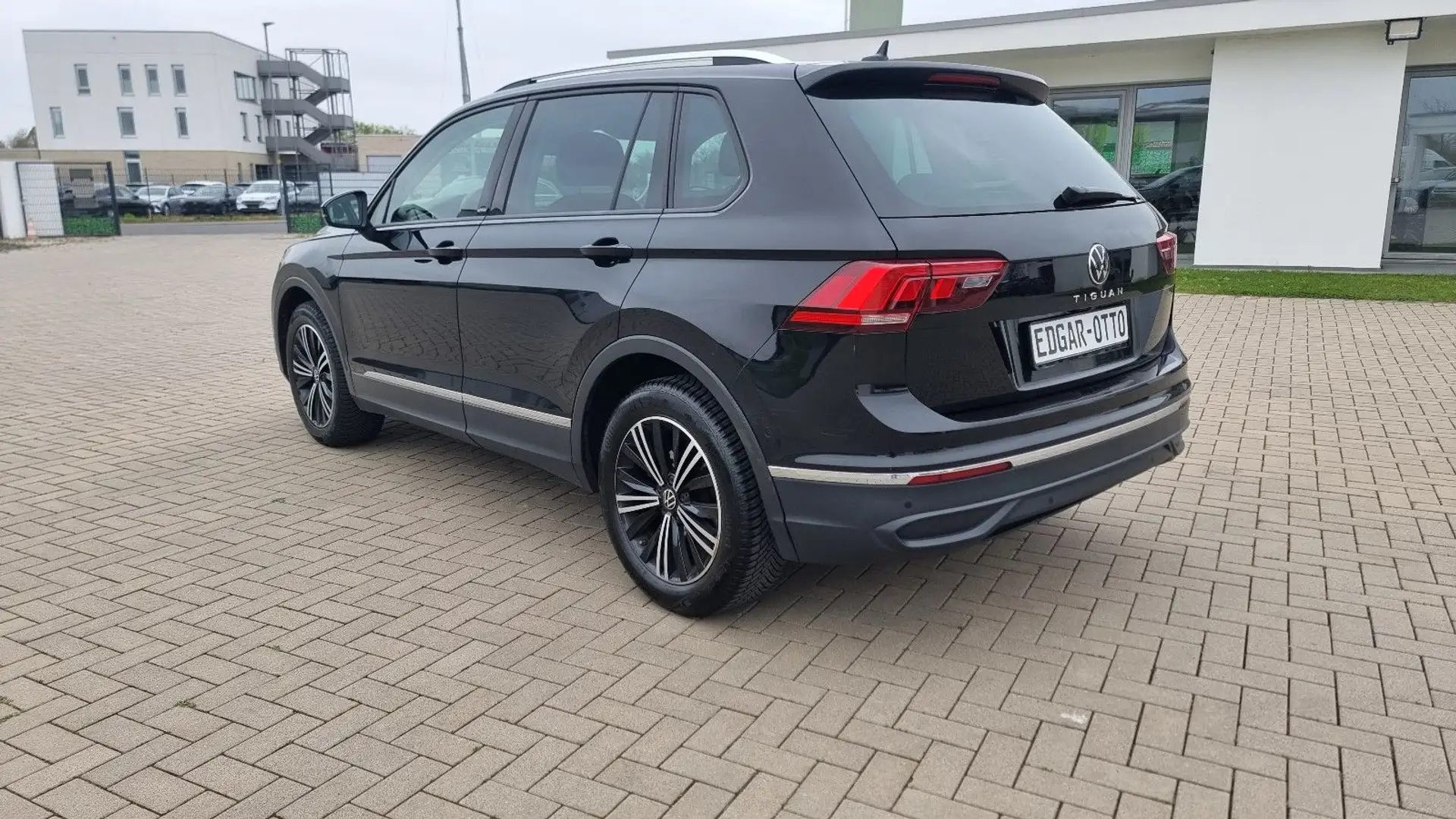 Volkswagen Tiguan Active Cam+LED+ACC+SHZ+LHZ Schwarz - 2
