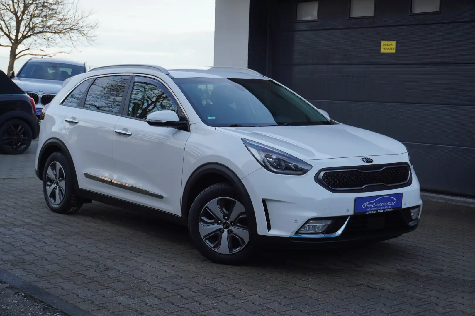 Kia Niro 1.6 Vision Plug-in Hybrid tLEDER+NAVI+KAMERA+AHK Weiß - 1