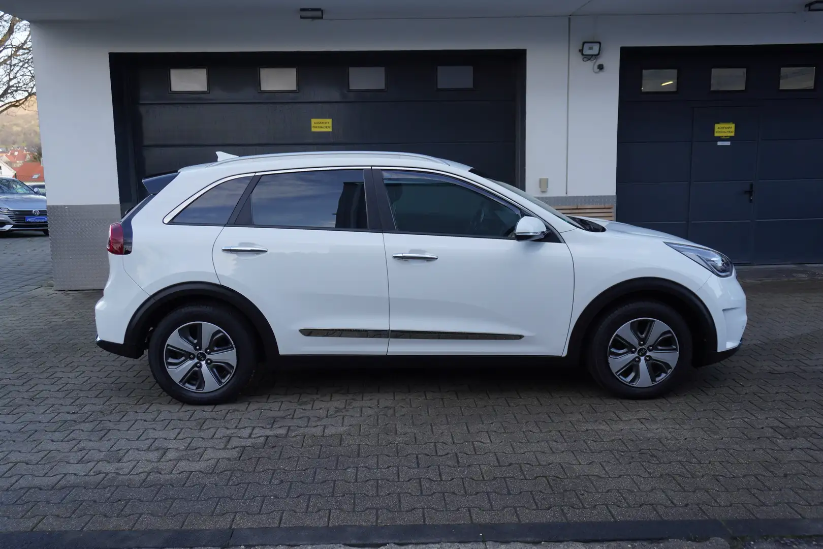 Kia Niro 1.6 Vision Plug-in Hybrid tLEDER+NAVI+KAMERA+AHK Weiß - 2