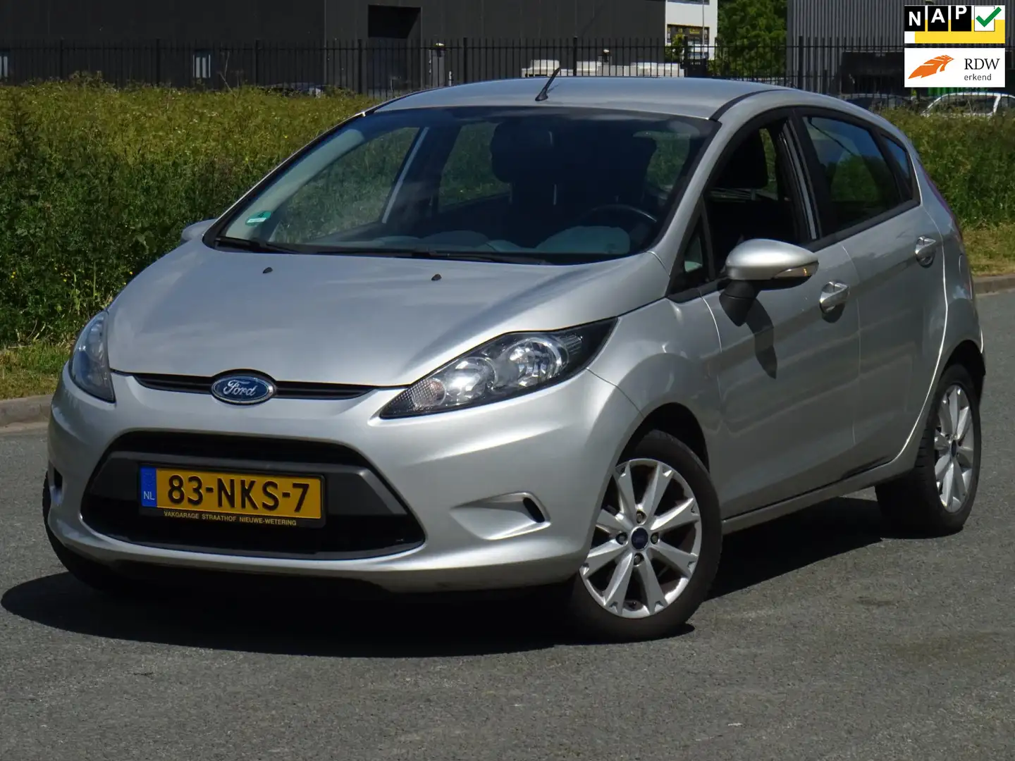 Ford Fiesta 1.25 Limited BJ2010 5DRS NAP/AIRCO/APK 07-2026 Grau - 1