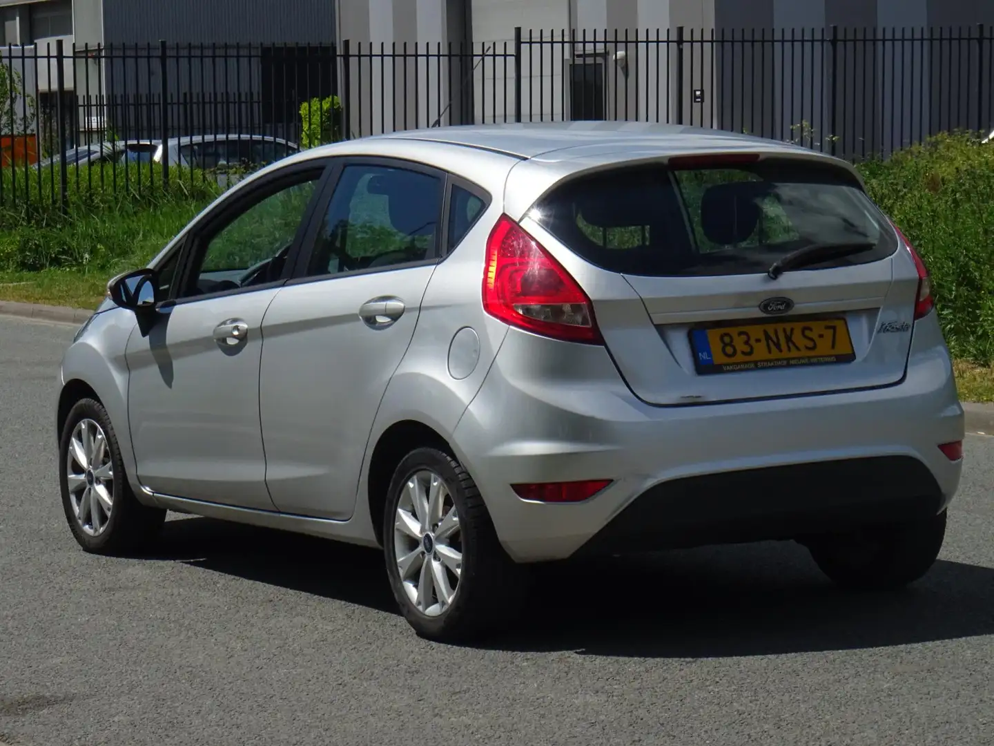 Ford Fiesta 1.25 Limited BJ2010 5DRS NAP/AIRCO/APK 07-2026 Grau - 2
